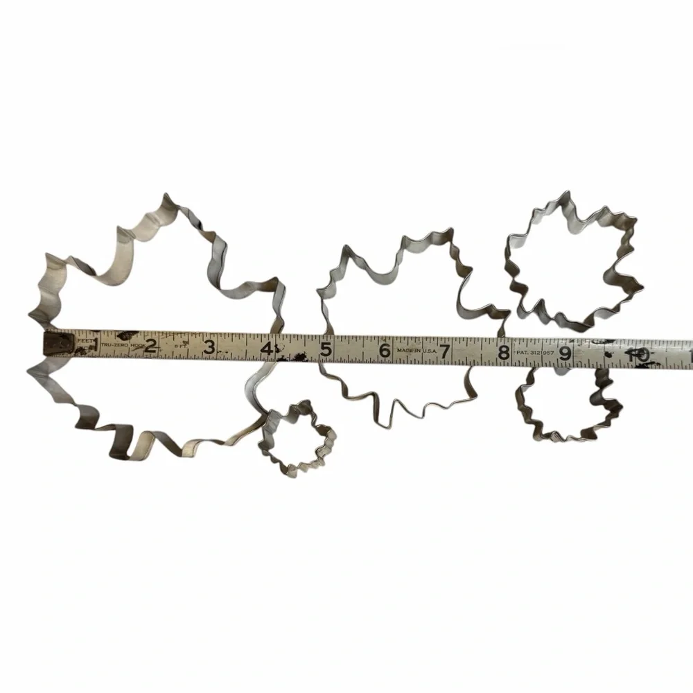 Williams Sonoma Maple Leaf Cookie Cutters Set of 5 in Tin